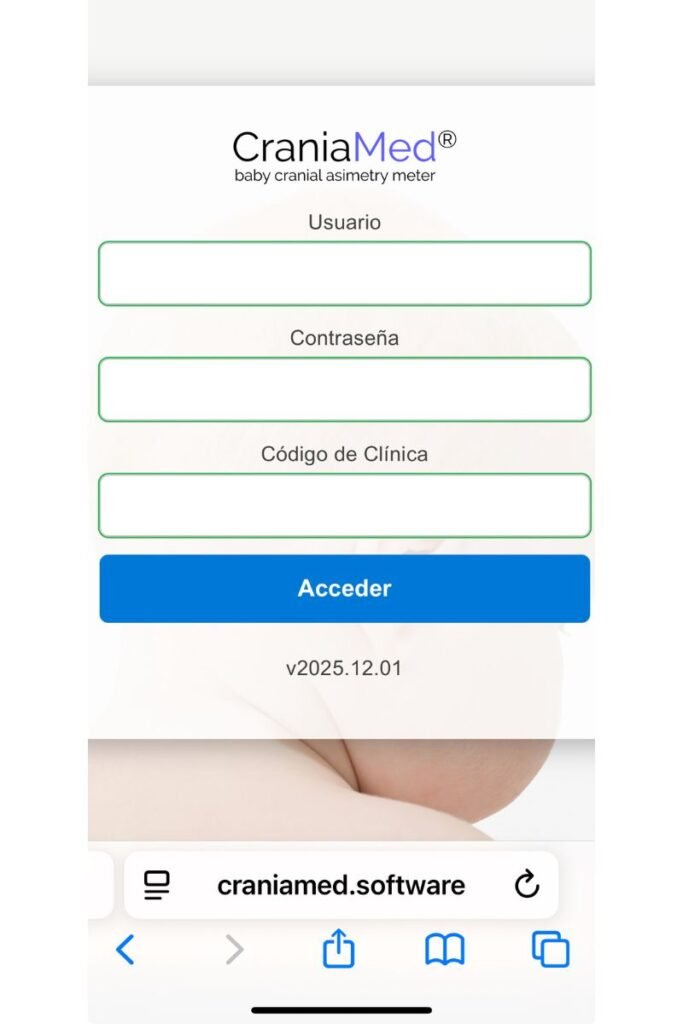 Pantalla de login de CraniaMed en el que hay que poner usuario, contraseña y código de clínica