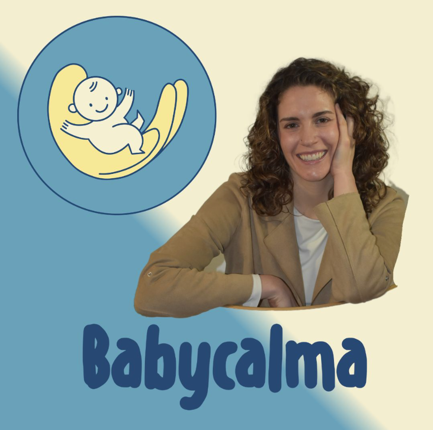 Foto de Erika Montejo de babycalma sonriendo a cámara y el logotipo de babycalma